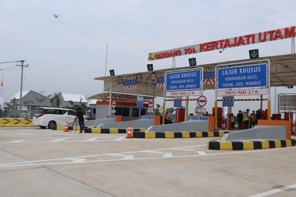 Daerah Berpacu Memanfaatkan Jalan Tol Trans-Jawa – Tutur Visual – Kompas.id